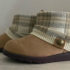 Adorable Muk Luk Women’s Boots